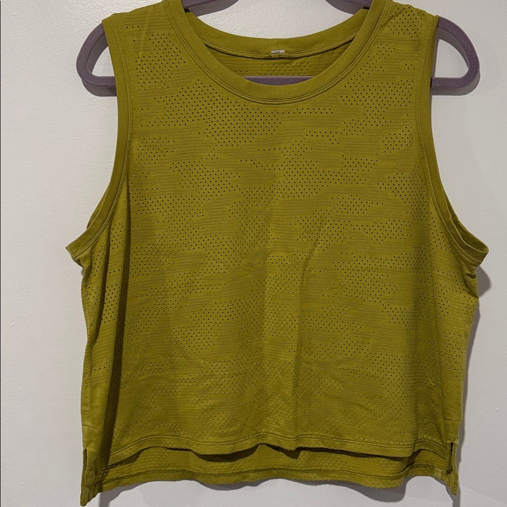 Lululemon cropped sleeveless workout tank
